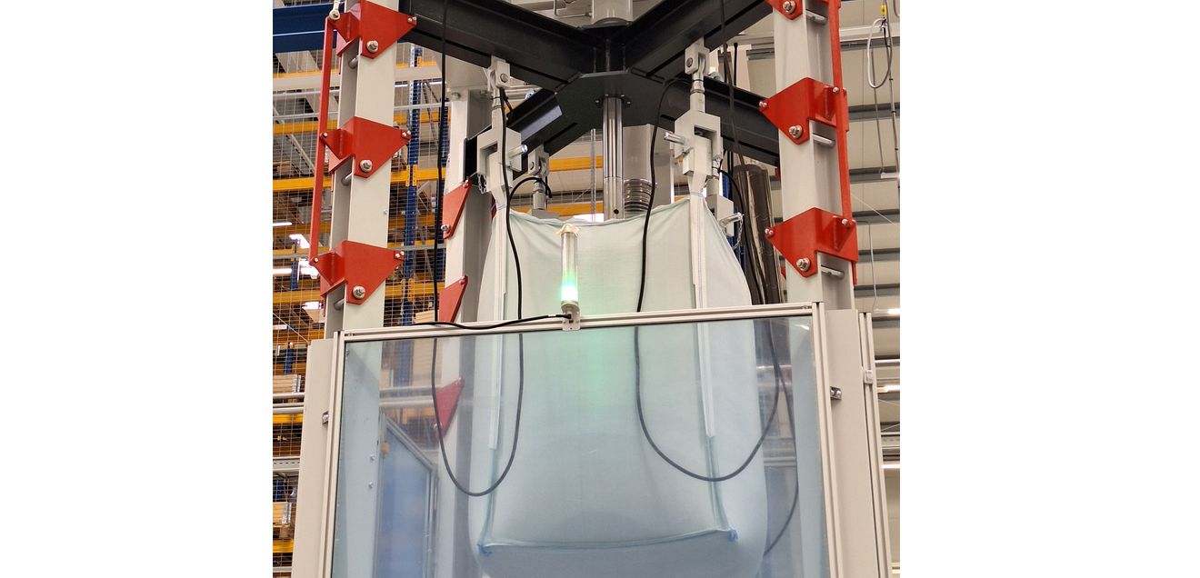 Starlinger auf der Interpack 2026: Starlinger demonstriert Belastungstest für Big Bags