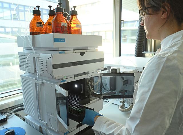 Analysedaten zu Chemikalien in der Umwelt unzureichend? Nur ein Bruchteil der Chemikalien in Gewässern erfasst Für die Analyse von Umweltproben bedarf es spezifischer Methoden.