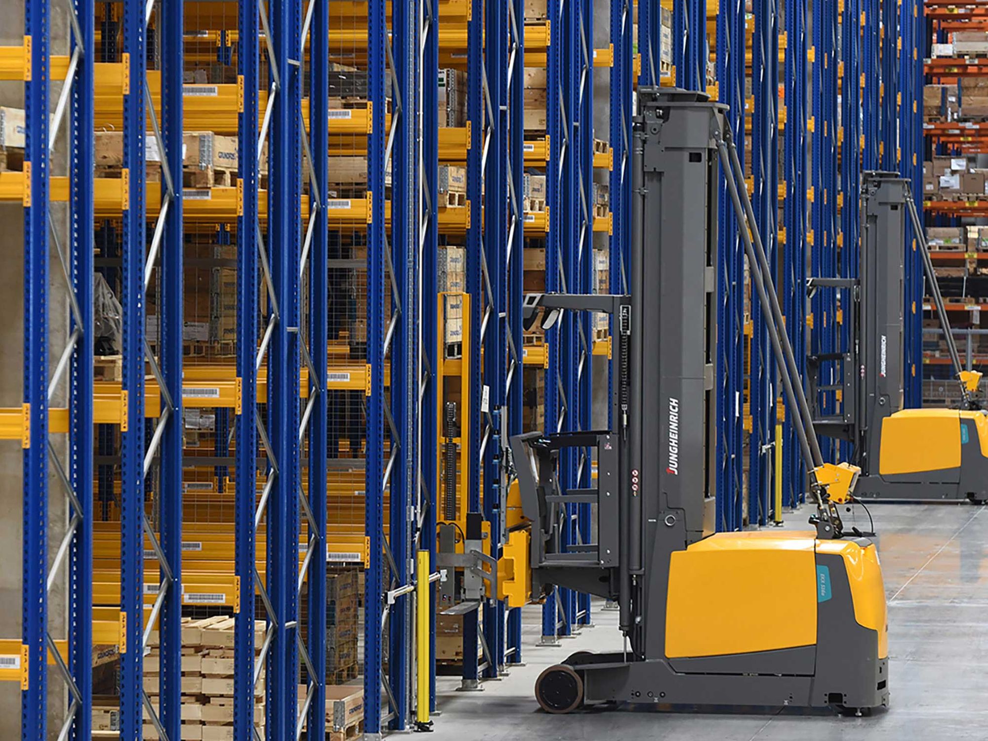 Jungheinrich implements automation for Gebrüder Weiss: Fully automated large warehouse launched in Páty