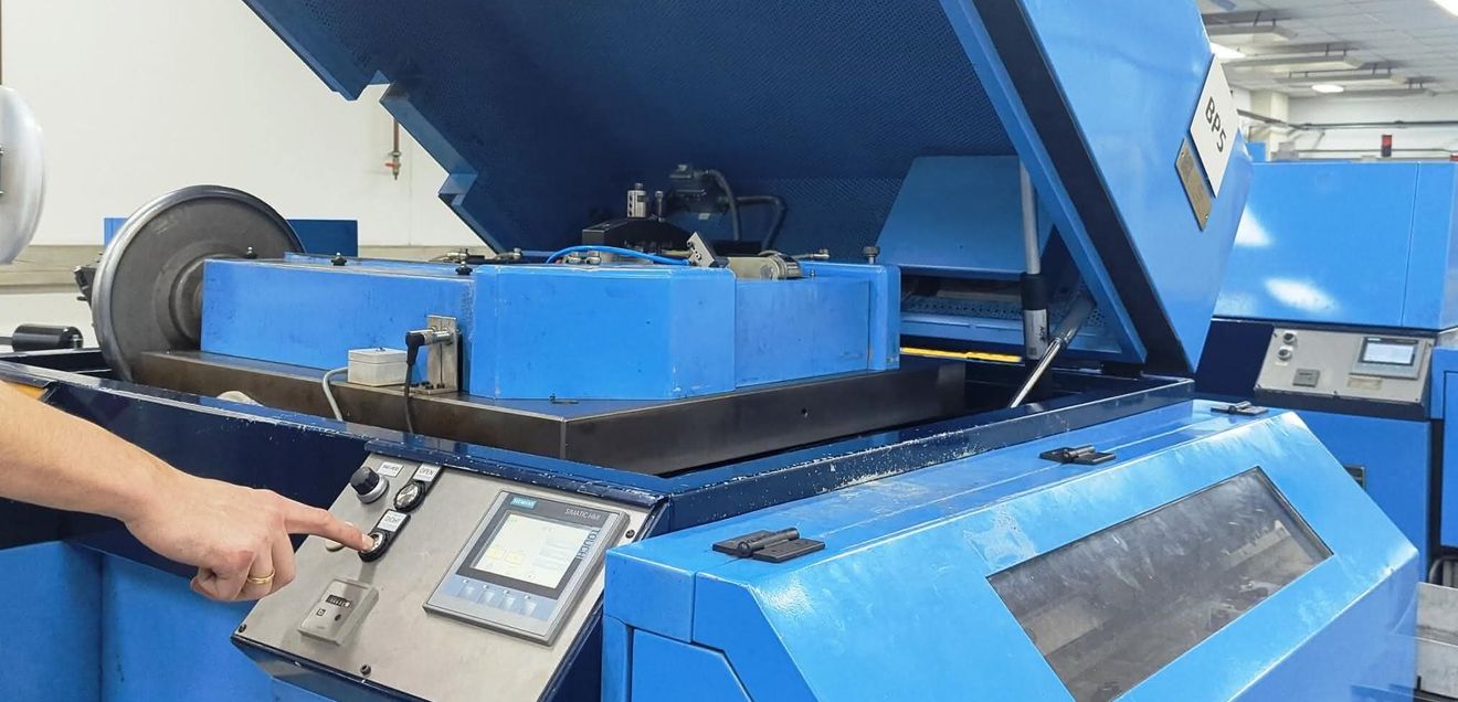 Antriebe und Gasfedern: Ergonomie und Arbeitskraft an Werkzeugmaschinen
