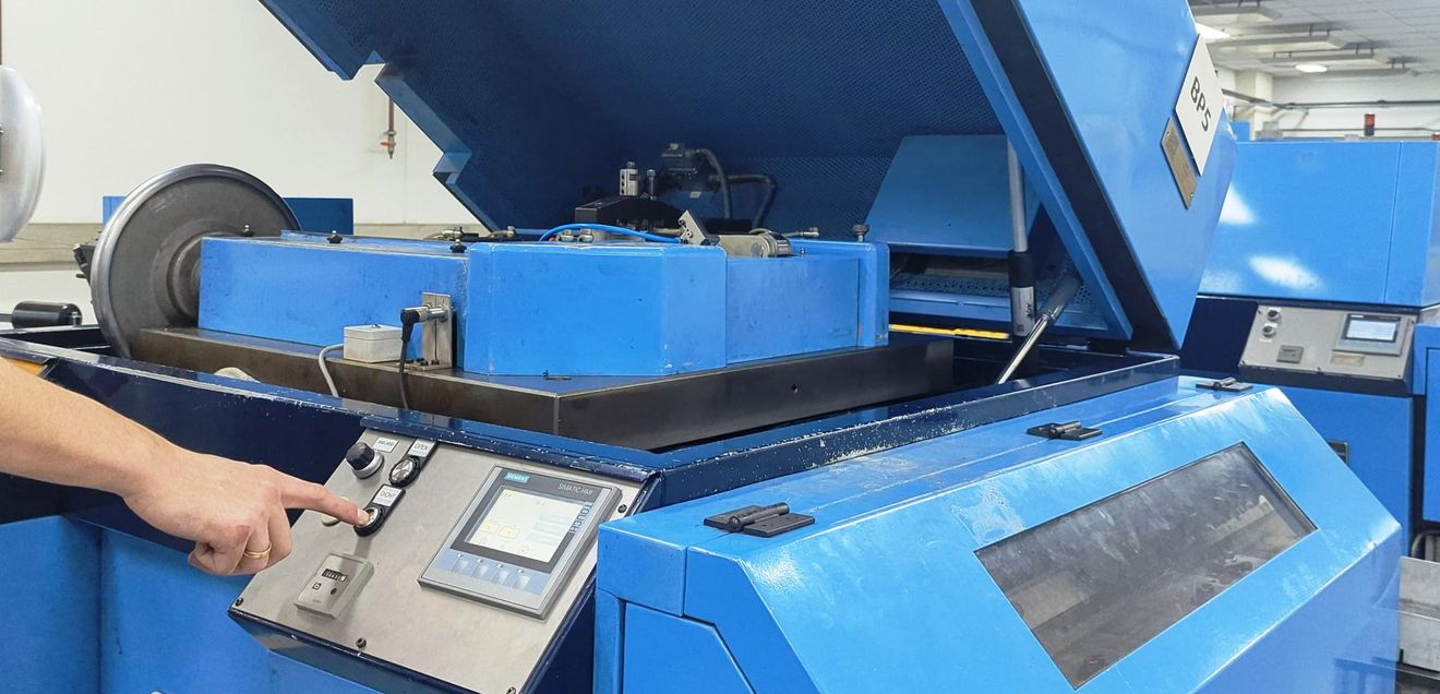 Anzeige: Auf Knopfdruck - Erleichterung mit Hilfe von ACE Ergonomie und Arbeitskraft an Werkzeugmaschinen