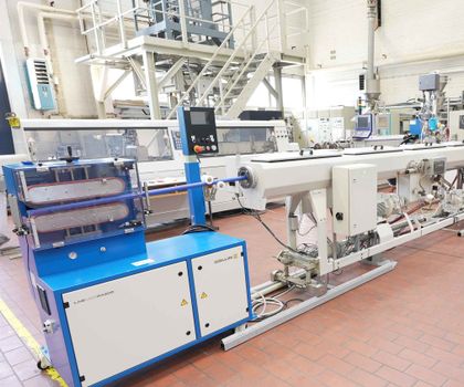 Uni Paderborn und GF Piping Systems: Erprobung neuer Werkstoffe mit Multilagen-Extrusionsanlage Uni Paderborn und GF Piping Systems: Erprobung neuer Werkstoffe mit Multilagen-Extrusionsanlage
