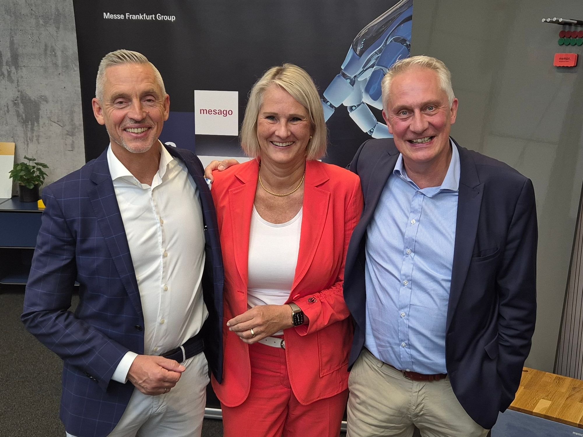 Freuen sich auf die SPS 2025: Steffen Winkler (Bosch Rexroth, Vorsitzender des Ausstellerbeirats), Sylke Schulz-Metzner (Vice President SPS, Mesago Messe Frankfurt) und Martin Roschkowski (Geschäftsführer Mesago Messe Frankfurt). Freuen sich auf die SPS 2025: Steffen Winkler (Bosch Rexroth, Vorsitzender des Ausstellerbeirats), Sylke Schulz-Metzner (Vice President SPS, Mesago Messe Frankfurt) und Martin Roschkowski (Geschäftsführer Mesago Messe Frankfurt).