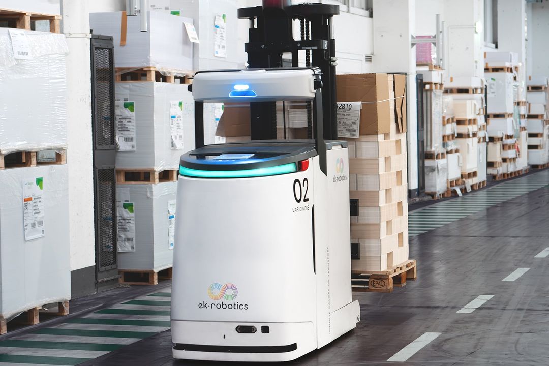Automated guided vehicles: Supply and disposal of printing machines by AGV