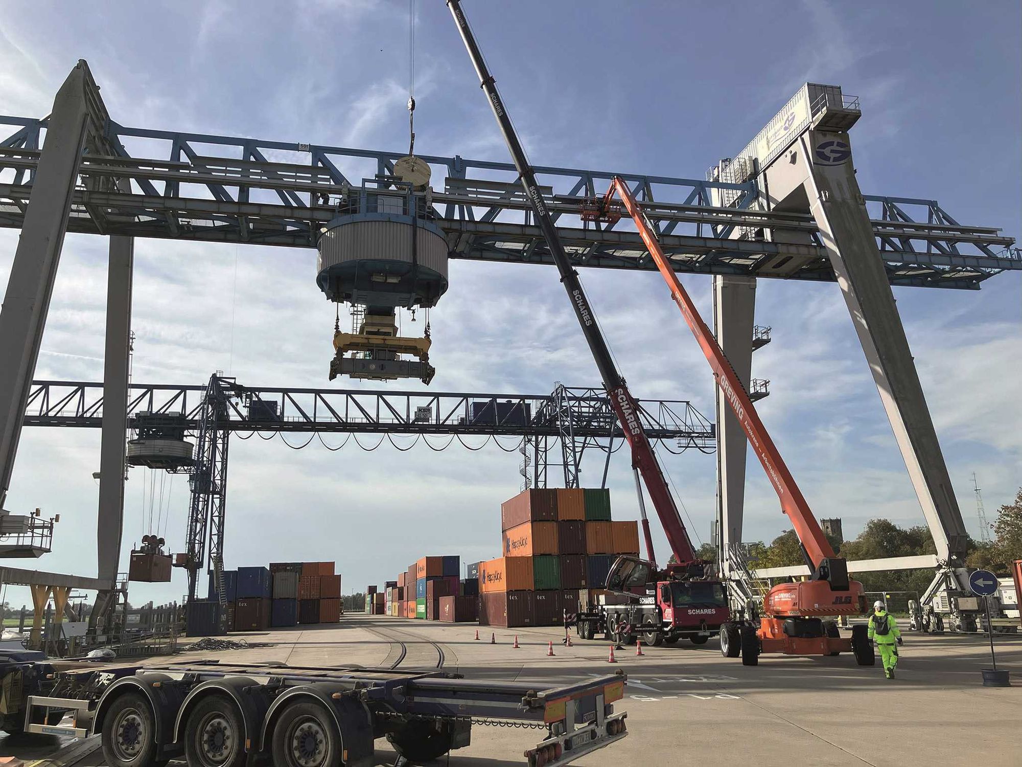 Energy chain systems: Crane retrofit in Emmerich Energy chain systems: Crane retrofit in Emmerich