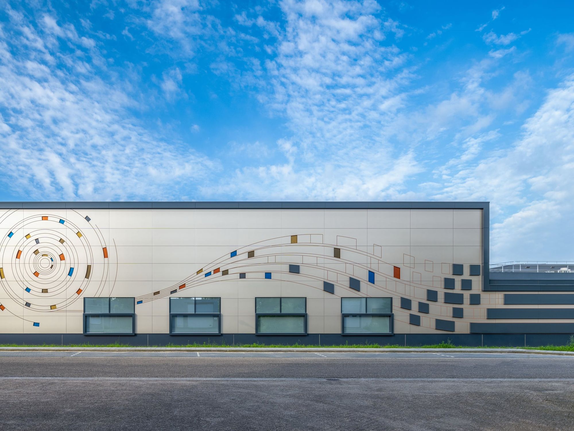 Produktionshalle mit Platten von Rockpanel Produktionshalle mit Platten von Rockpanel