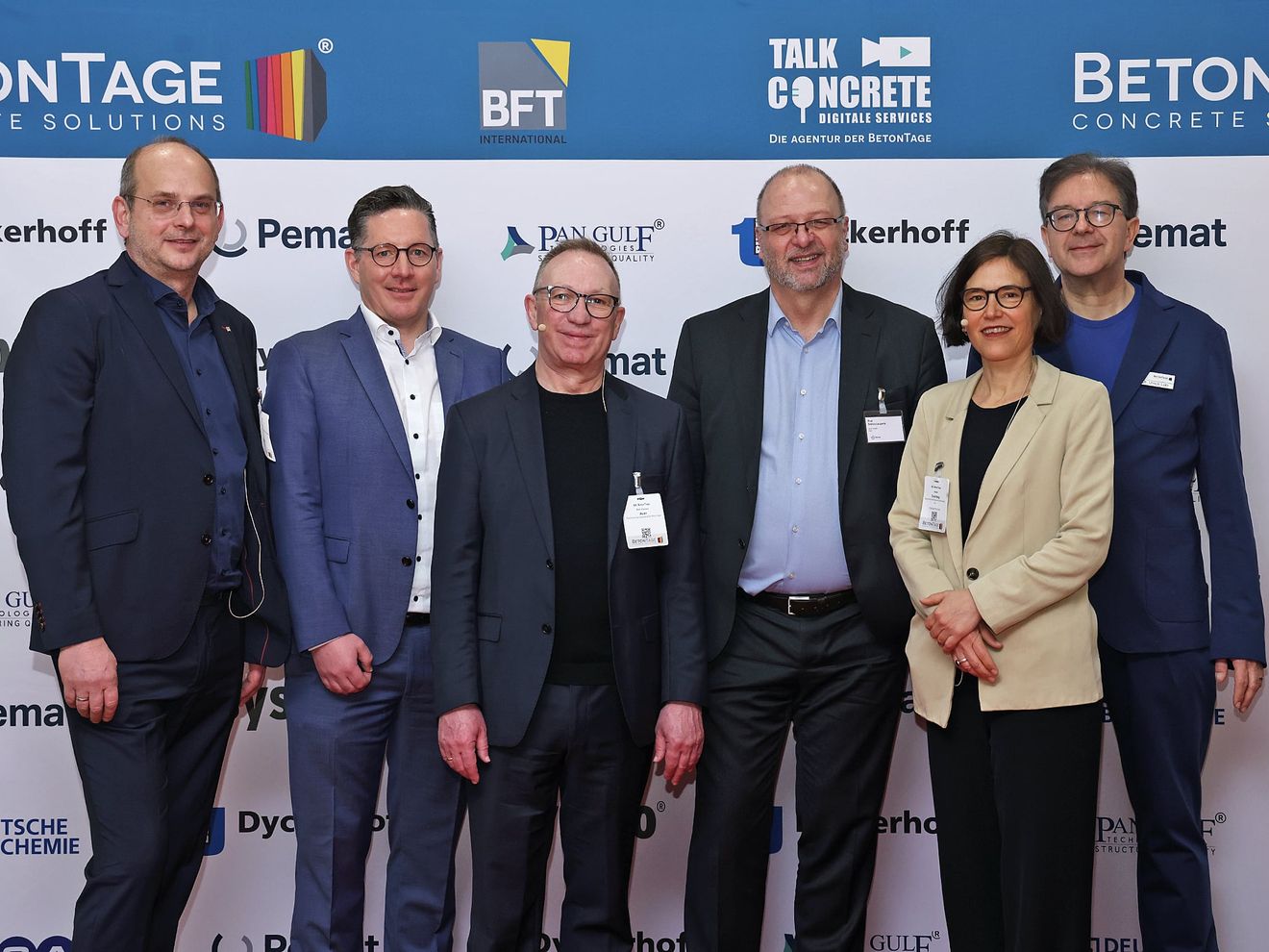 Nicht nur bei SolidUnit: Innovationen im Fokus Die Unternehmensvertreter auf dem Gruppenbild im Mitgliedern der Führungsriege von SolidUnit