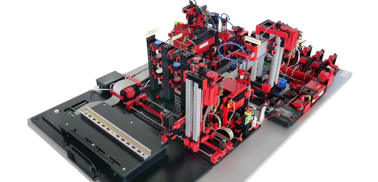 SPS-Training mit fischertechnik Lernfabrik: Virtuelles Lernen trifft reale Automatisierung