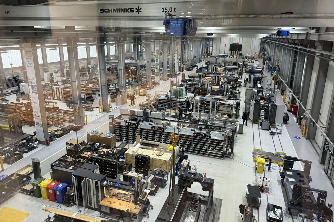 Brownfield smart integrieren Moderne Brownfield-Produktion bei BHS Corrugated: Eine zentrale Daten- und Kommunikationsschicht vernetzt Maschinen, Anwendungen und IT-Systeme für mehr Transparenz und Zukunftsfähigkeit.
