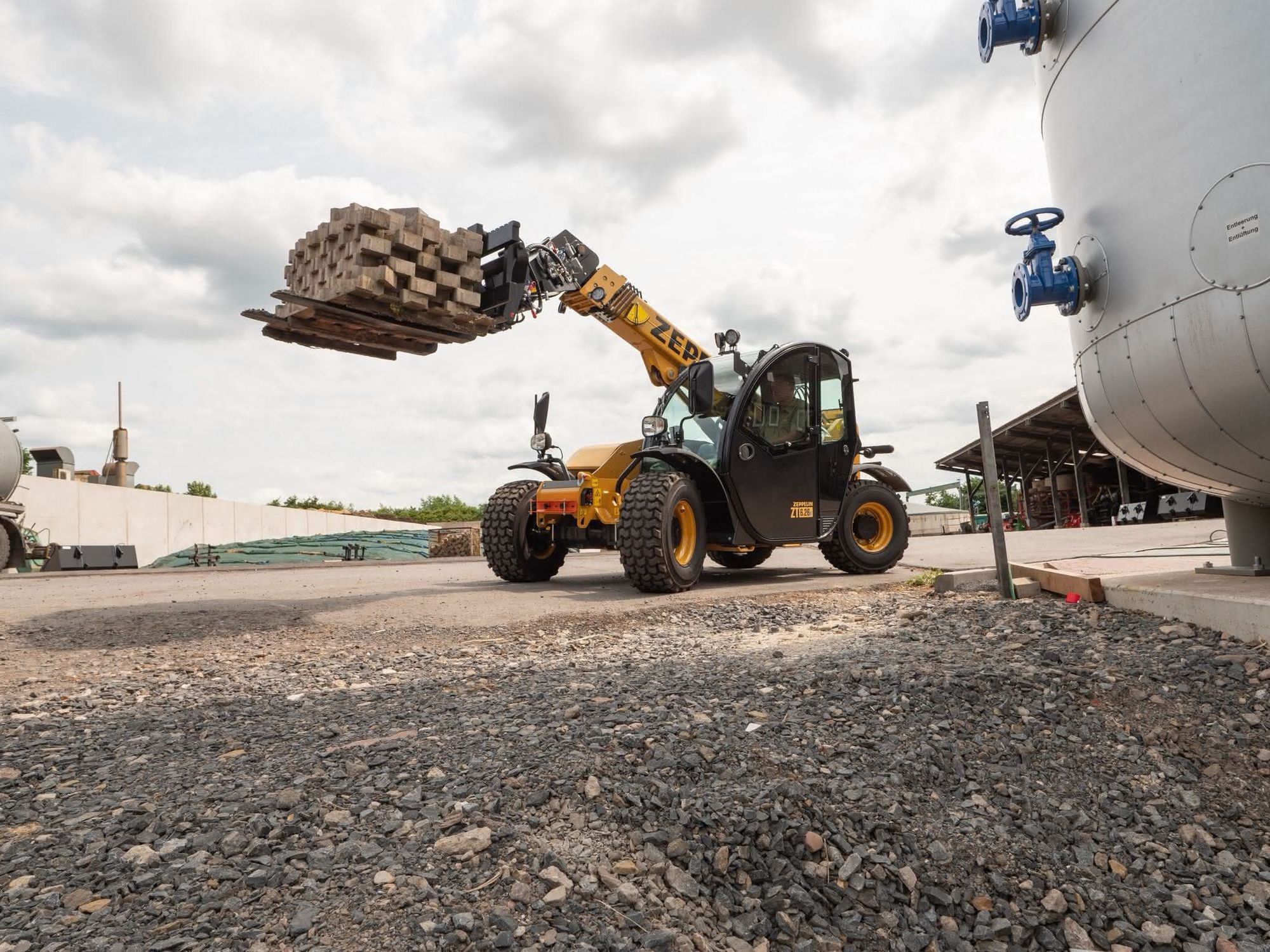Bagger und Radlader bei Zeppelin im Fokus
