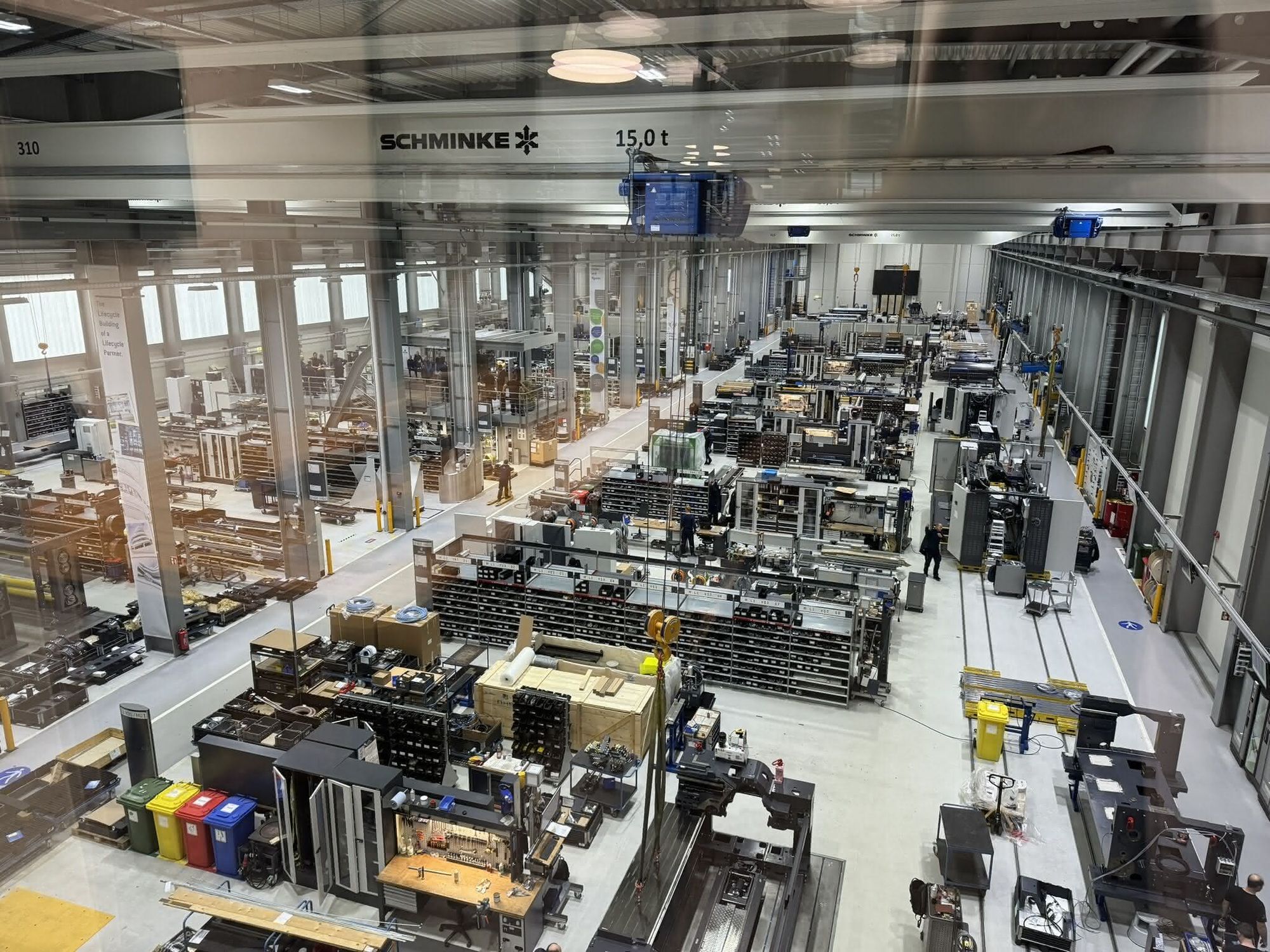Brownfield smart integrieren Moderne Brownfield-Produktion bei BHS Corrugated: Eine zentrale Daten- und Kommunikationsschicht vernetzt Maschinen, Anwendungen und IT-Systeme für mehr Transparenz und Zukunftsfähigkeit.