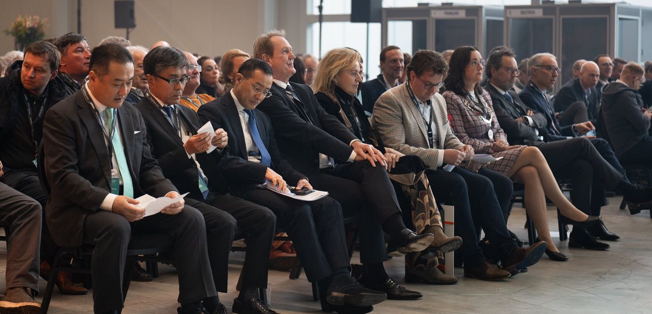 An der Eröffnungsfeier nahmen rund 70 VIP-Gäste teil, darunter Vertreter des Bauunternehmens und des Architekten. An der Eröffnungsfeier nahmen rund 70 VIP-Gäste teil, darunter Vertreter des Bauunternehmens und des Architekten.