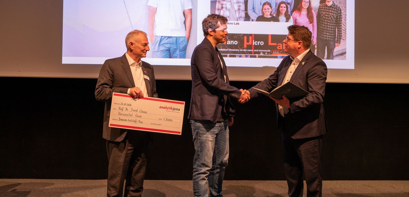 Bunsen‑Kirchhoff‑Preis 2026: Prof. Dr. David Clases für ICP‑TOF‑MS Forschung ausgezeichnet Auf der "analytica conference 2026" erhielt Prof. Dr. David Clases von der Universität Graz den Bunsen‑Kirchhoff‑Preis für seine herausragenden Arbeiten in der analytischen Spektroskopie, insbesondere zur ICP‑TOF‑MS.