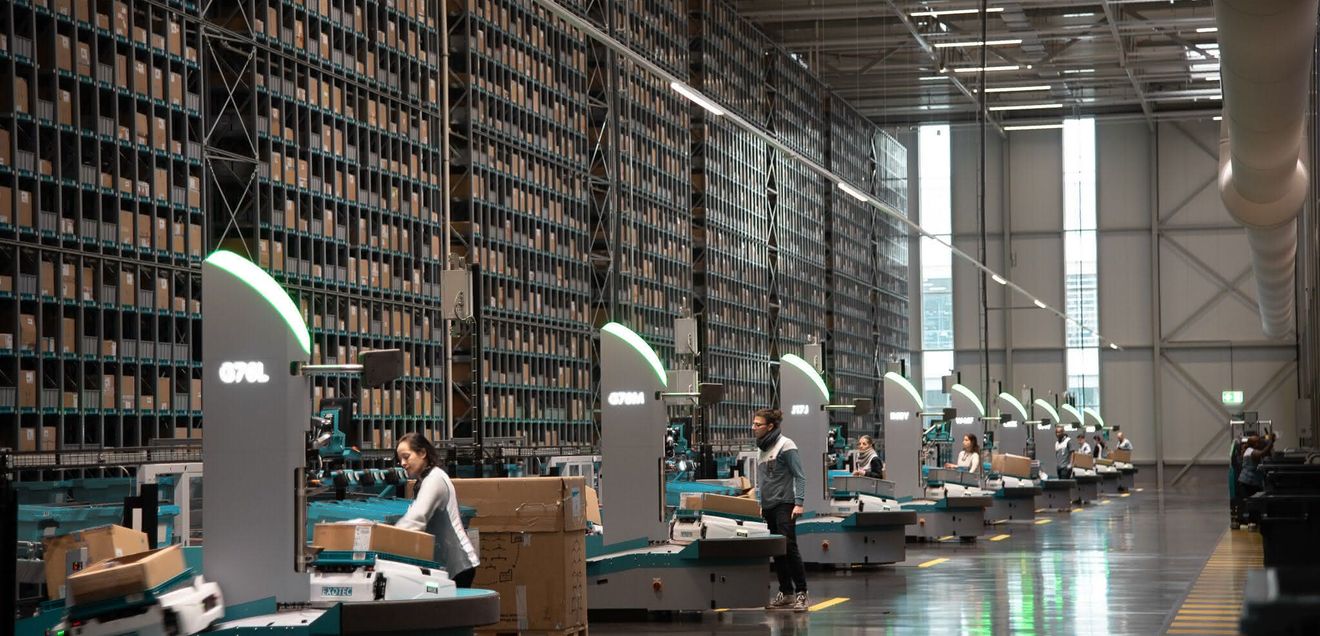 RBG, Shuttle und Robotik: Mehrere Lagerstandorte von Decathlon einheitlich automatisiert RBG, Shuttle und Robotik: Mehrere Lagerstandorte von Decathlon einheitlich automatisiert