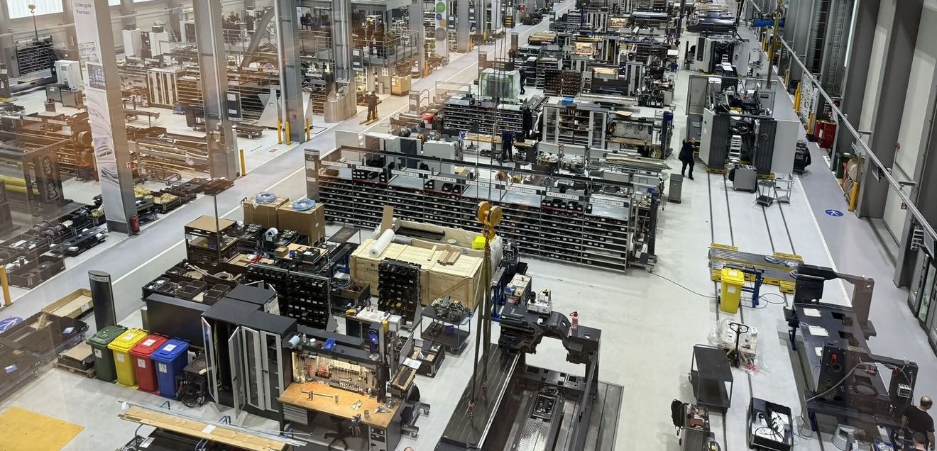 Brownfield smart integrieren Moderne Brownfield-Produktion bei BHS Corrugated: Eine zentrale Daten- und Kommunikationsschicht vernetzt Maschinen, Anwendungen und IT-Systeme für mehr Transparenz und Zukunftsfähigkeit.