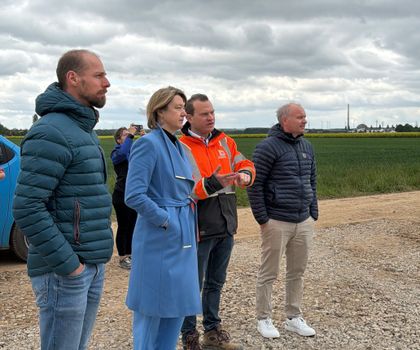Dr. Anja Weisgerber besucht Unternehmensgruppe Glöckle