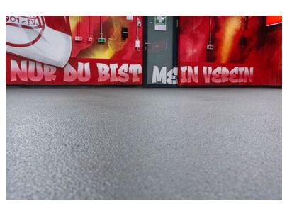 Vor dem Anpfiff: Silikal als neuer Wegbereiter: Boden für Fußballer-Ansprüche Vor dem Anpfiff: Silikal als neuer Wegbereiter: Boden für Fußballer-Ansprüche
