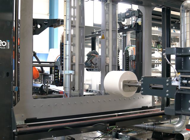Packaging technology: Robot-Controlled Packaging of Rolls