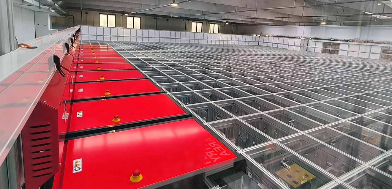 Dematic hat erfolgreich ein AutoStore-Automatisierungssystem für Plurima installiert. Dematic hat erfolgreich ein AutoStore-Automatisierungssystem für Plurima installiert.