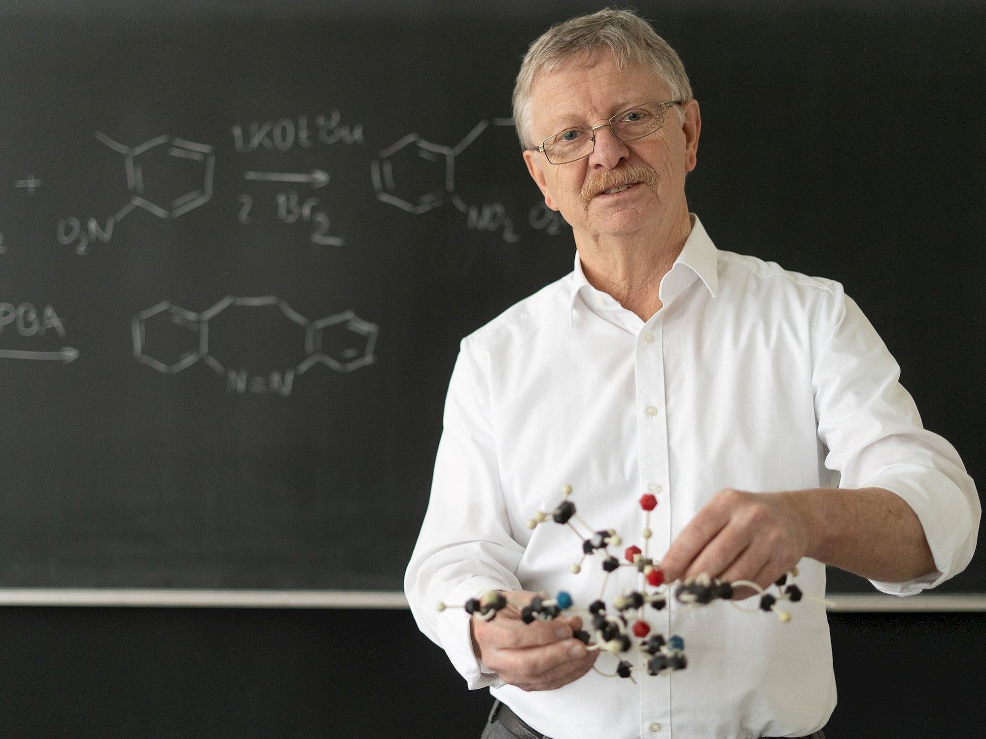 Auszeichnung für organische Chemie: Rainer Herges erhält Adolf-von-Baeyer-Denkmünze Auszeichnung für organische Chemie: Rainer Herges erhält Adolf-von-Baeyer-Denkmünze