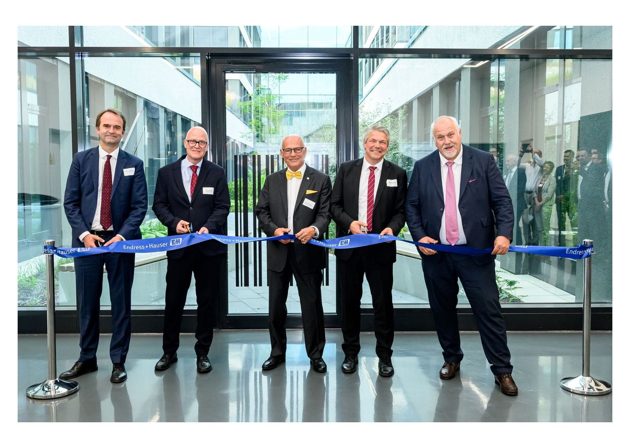 Teams für Sensor- und Software-Entwicklung zusammengeführt: Endress+Hauser eröffnet Innovations-Cluster Teams für Sensor- und Software-Entwicklung zusammengeführt: Endress+Hauser eröffnet Innovations-Cluster