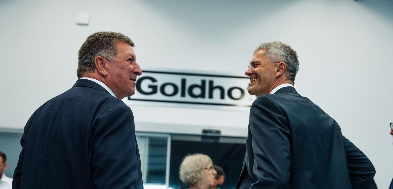 Christian Bernreiter im Austausch mit der Wirtschaft: „Goldhofer zeigt eindrucksvoll, wie technologische Exzellenz und regionale Verantwortung Hand in Hand gehen.“ Christian Bernreiter im Austausch mit der Wirtschaft: „Goldhofer zeigt eindrucksvoll, wie technologische Exzellenz und regionale Verantwortung Hand in Hand gehen.“