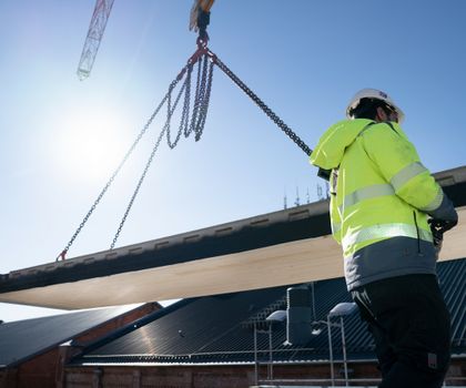 Der hohe Vorfertigungsgrad ermöglicht die schnelle Montage der Elemente und verkürzt damit die gesamte Bauzeit auf der Baustelle signifikant (Foto: Brüninghoff)