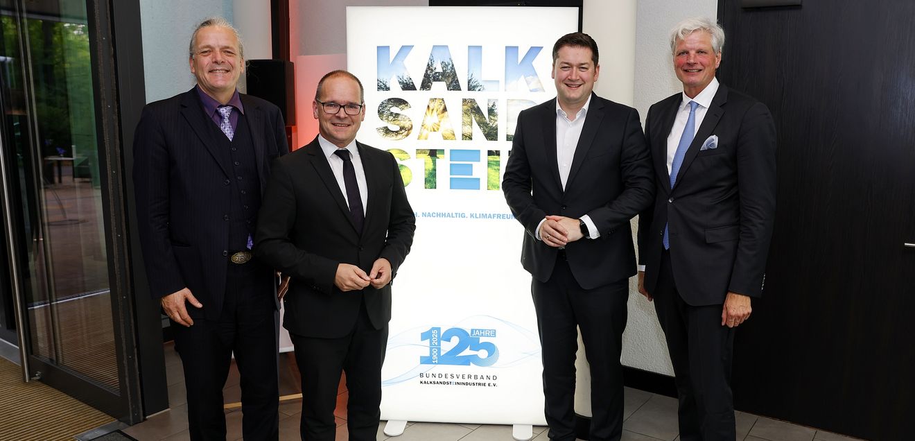 125 Jahre Bundesverband Kalksandsteinindustrie e.V. – Gemeinsam ist besser als allein 125 Jahre Bundesverband Kalksandsteinindustrie e.V. – Gemeinsam ist besser als allein