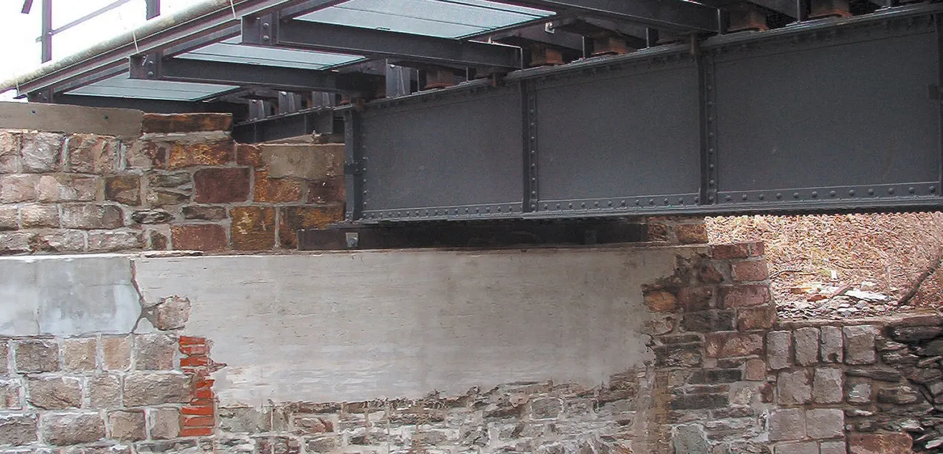 Brücke Eine Baustelle, auf der Silikal zum Einsatz kommt