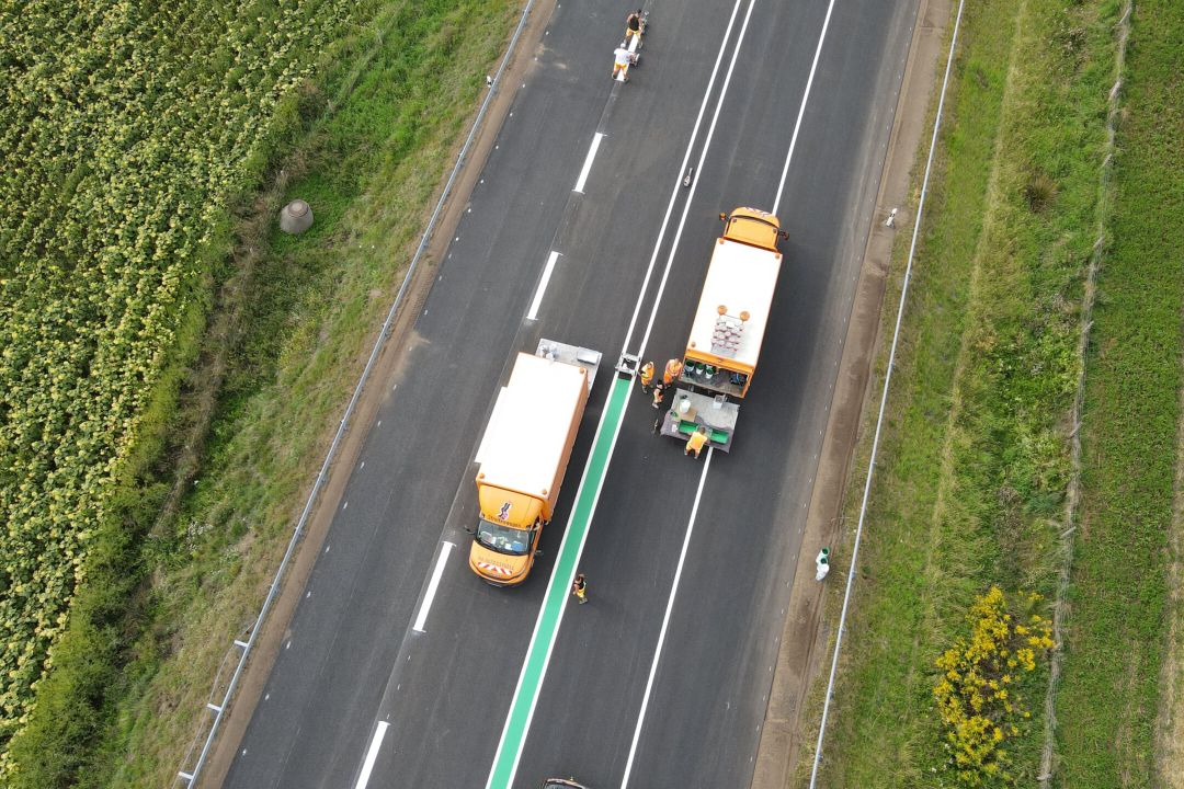 Deckenerneuerung setzt auf langlebige Markierungssysteme von Triflex