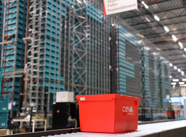 Transport robots: Energy-neutral warehouse logistics in the Netherlands Transport robots: Energy-neutral warehouse logistics in the Netherlands