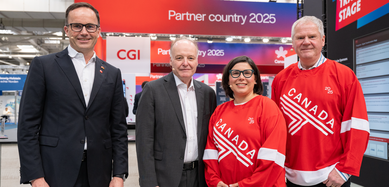 (v.l.n.r.): Jochen Köckler, Vorstandsvorsitzender der Deutschen Messe, Gunther Kegel, CEO von Pepperl + Fuchs  sowie Vorstandsvorsitzender der Hannover Messe, Christina Bilyk, Acting Senior Director, Investment / Canada at Hannover Messe 2025, Innovation, Science and Economic Development Canada (ISED), Jayson Myers, CEO von Next Generation Manufacturing Kanada (NGen), während der Abschlusspressekonfernez