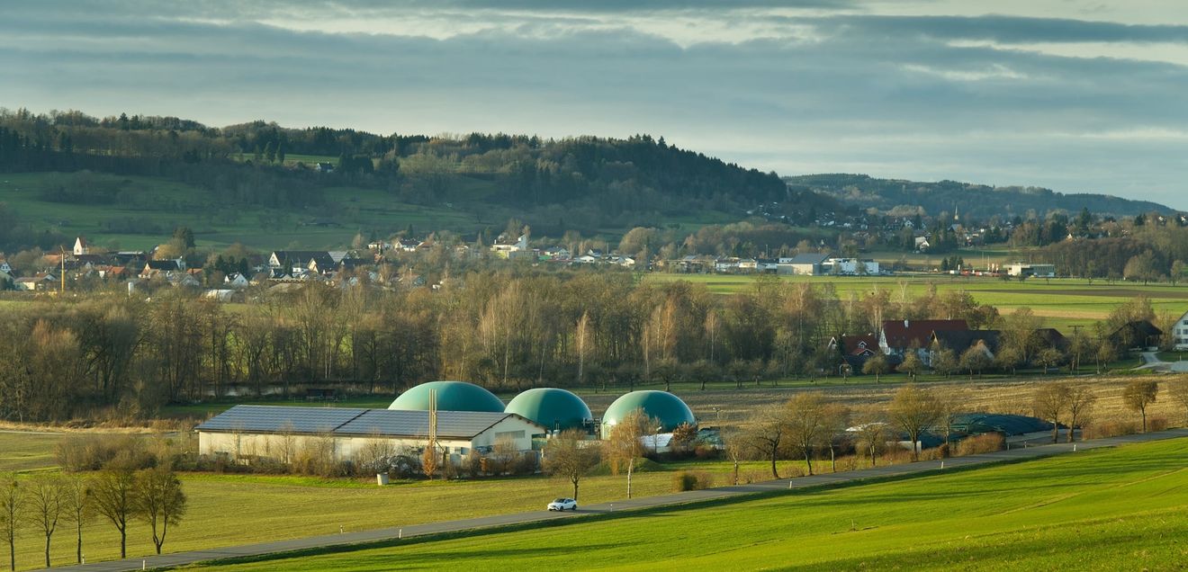 Pharmadienstleister Vetter stärkt Energiewende: Biomethan, Photovoltaik & Nachhaltigkeitsziele Pharmadienstleister Vetter will einen Beitrag zur Energiewende leisten - mit regionalem Biomethan und Solar