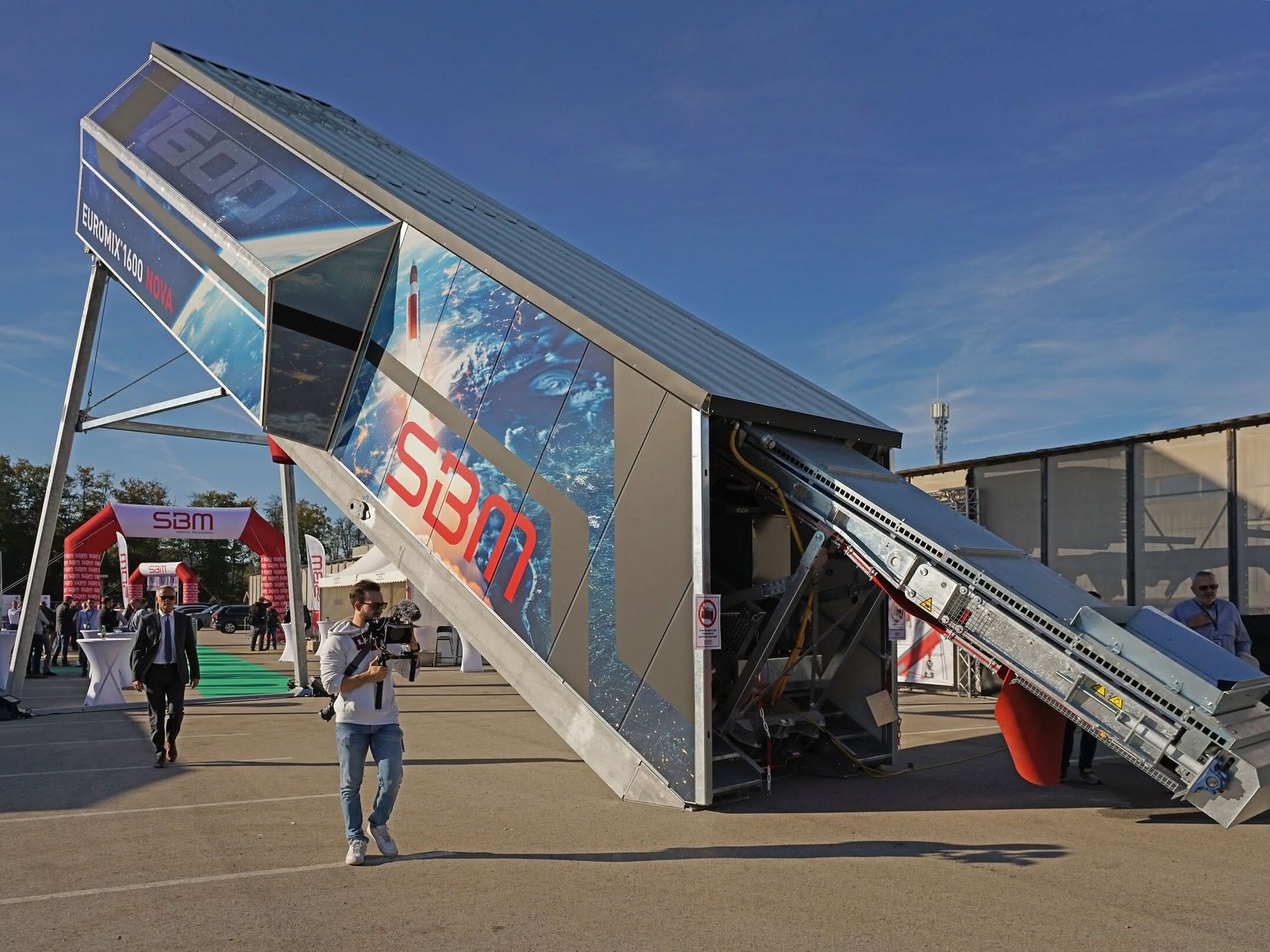 SBM EUROMIX 1600 NOVA: Mobiles Raumwunder im innovativen Design