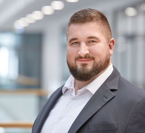 Der Autor: Prof. Dr. Andreas Würger ist Professor für industrielle Steuerungs- und Regelungstechnik an der HAW Hamburg. Der Autor: Prof. Dr. Andreas Würger ist Professor für industrielle Steuerungs- und Regelungstechnik an der HAW Hamburg.