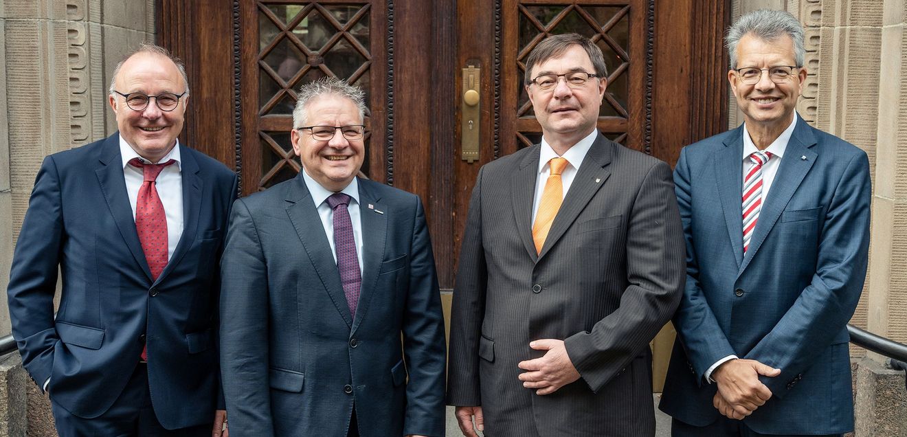 Planmäßiger Wechsel der Vorsitzenden von Vorstand und Vertreterversammlung der BG BAU