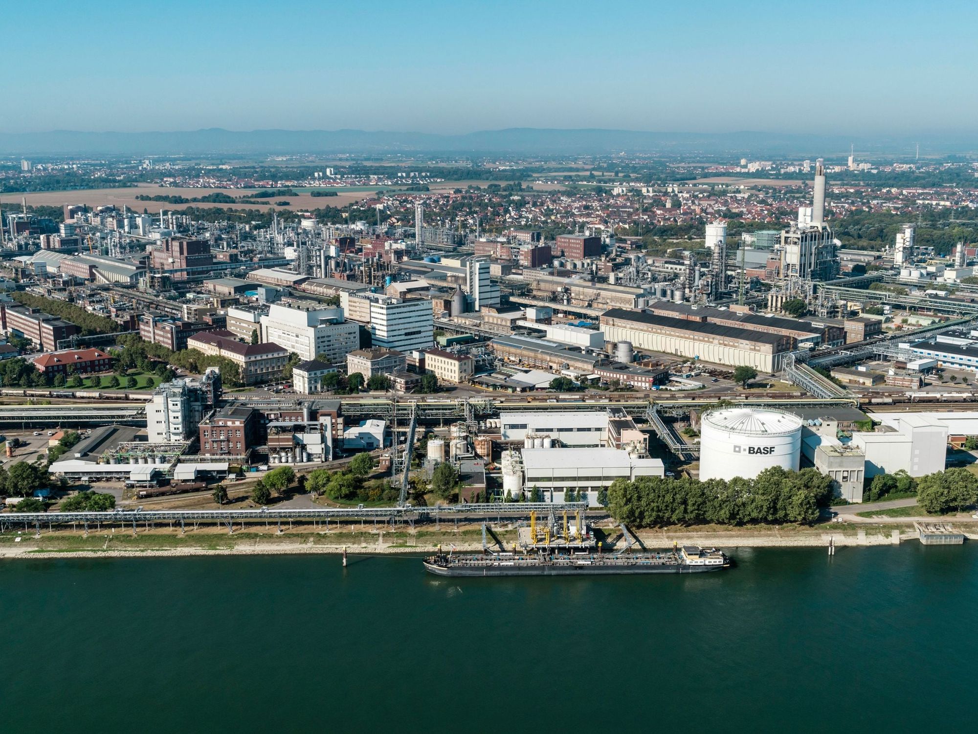 Stammwerk in Ludwigshafen: BASF schließt weitere Produktionsanlagen Stammwerk in Ludwigshafen: BASF schließt weitere Produktionsanlagen