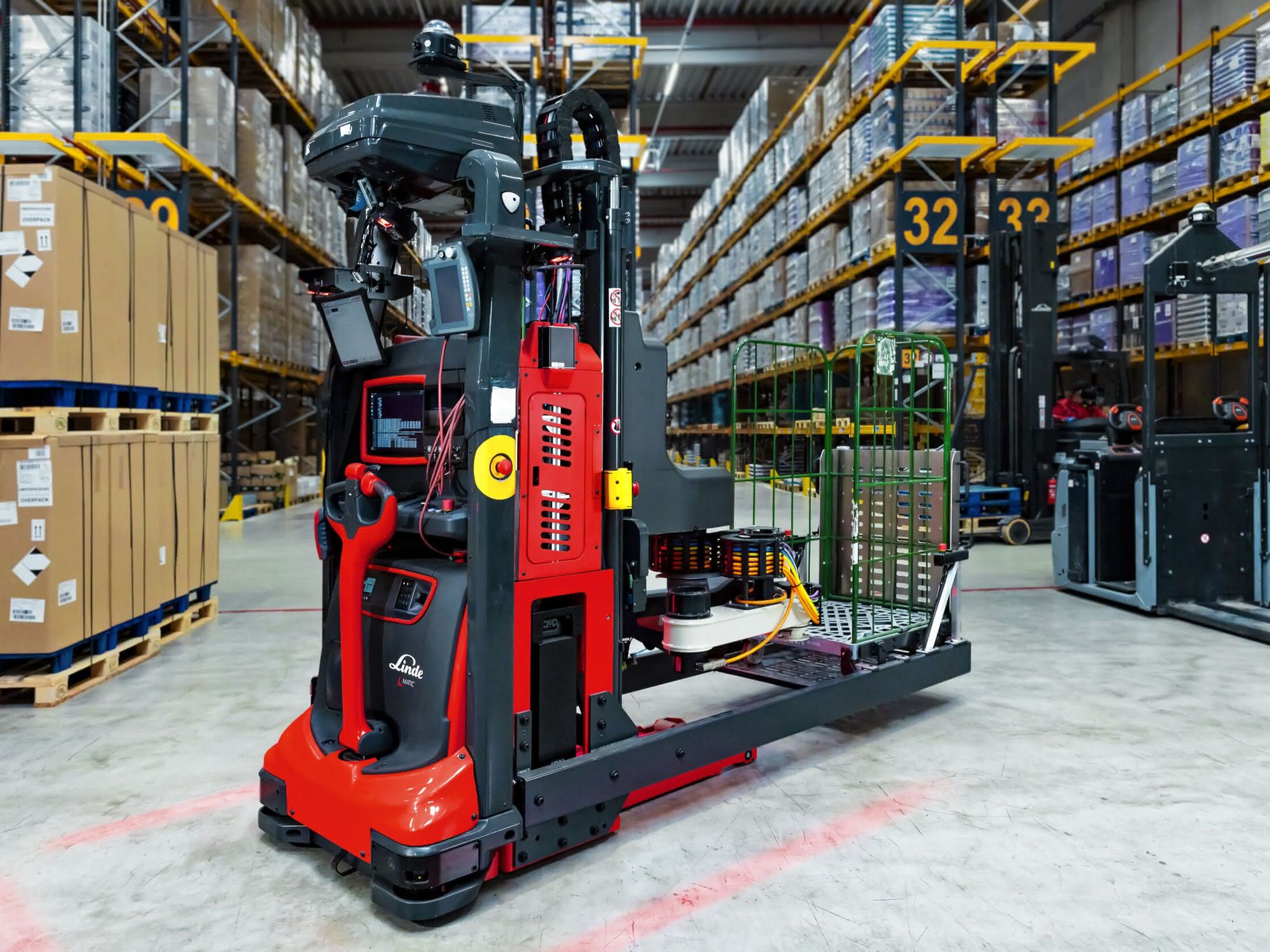 Flurförderzeuge: Automatisches Kommissionieren per Robotik-Fahrzeug
