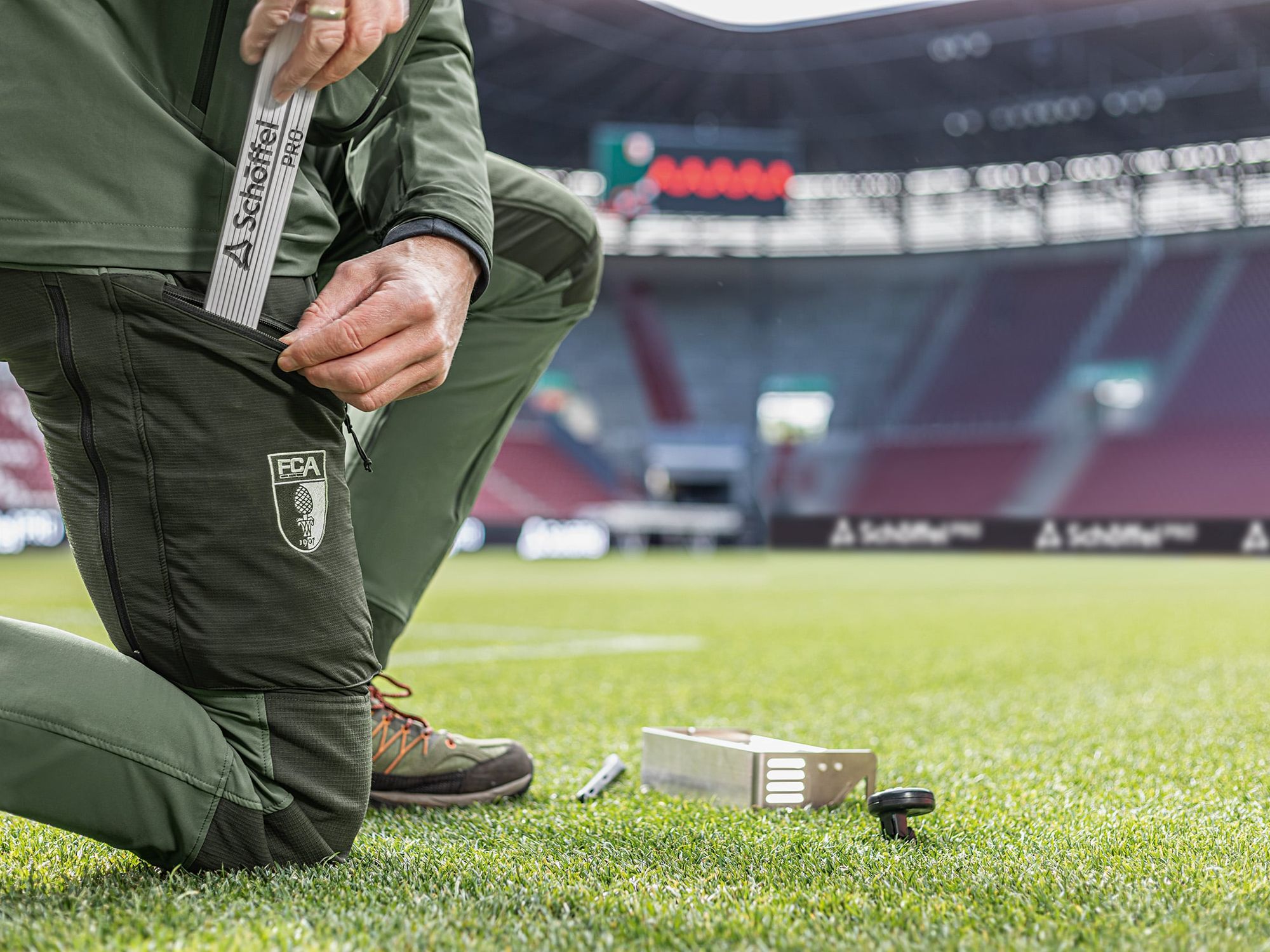 FC Augsburg und Schöffel PRO starten Partnerschaft