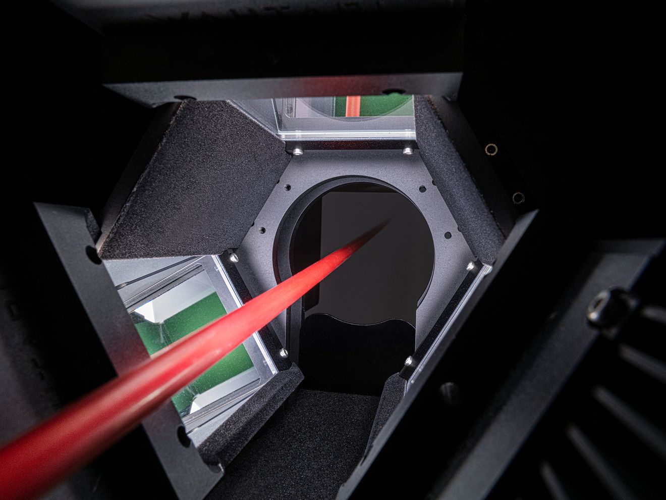 Mit dem Joint Venture nLine hat Helukabel bereits erfolgreich ein KI-gestütztes optisches Inspektionssystem für Kabel und andere extrudierte Produkte auf den Markt gebracht. Mit dem Joint Venture nLine hat Helukabel bereits erfolgreich ein KI-gestütztes optisches Inspektionssystem für Kabel und andere extrudierte Produkte auf den Markt gebracht.