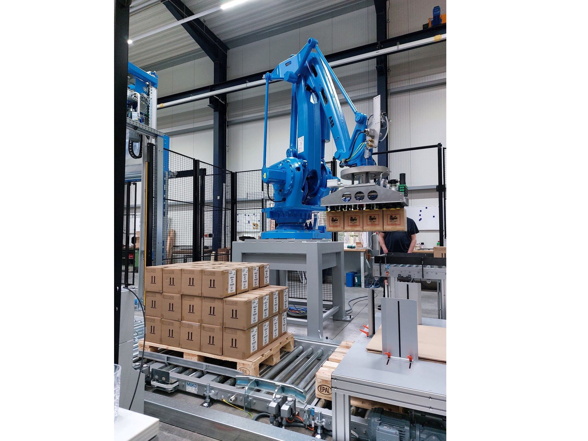 Palletizing robots for incoming and outgoing goods