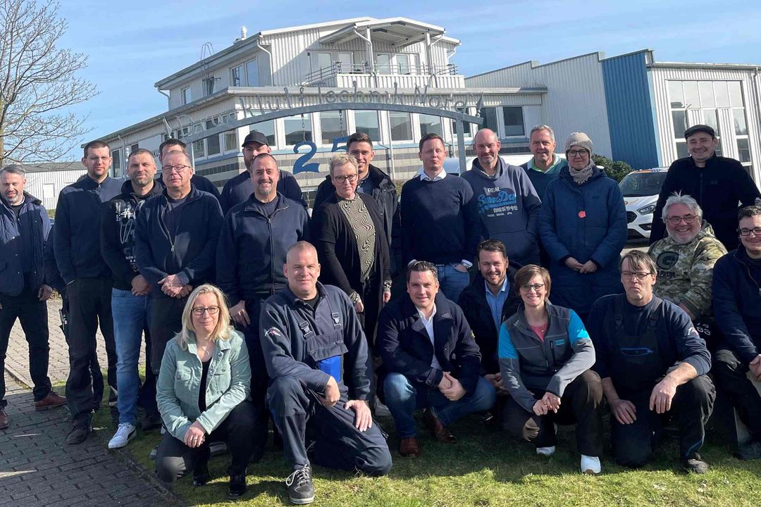 Team von Druckluft-Technik-Nord mit einigen Atlas-Copco-Kollegen Team von Druckluft-Technik-Nord mit einigen Atlas-Copco-Kollegen