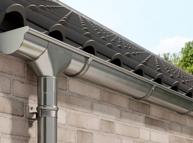 VM Building Solutions bietet das VMZINC-Zubehörprogramm auch in walzblankem Zink und Kupfer an VM Building Solutions bietet das VMZINC-Zubehörprogramm auch in walzblankem Zink und Kupfer an