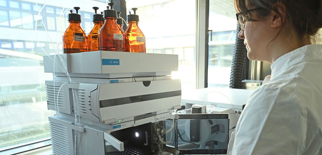 Analysedaten zu Chemikalien in der Umwelt unzureichend? Nur ein Bruchteil der Chemikalien in Gewässern erfasst Für die Analyse von Umweltproben bedarf es spezifischer Methoden.