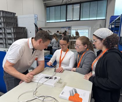 Neugier trifft Normalien: Girls’Day bei Hasco begeistert junge Besucherinnen Neugier trifft Normalien: Girls’Day bei Hasco begeistert junge Besucherinnen