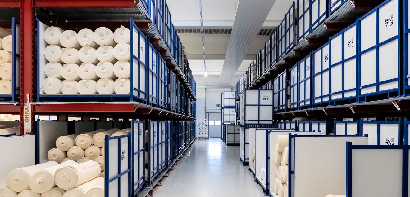 Regalsysteme: Kragarm- und Palettenregale für Trigema