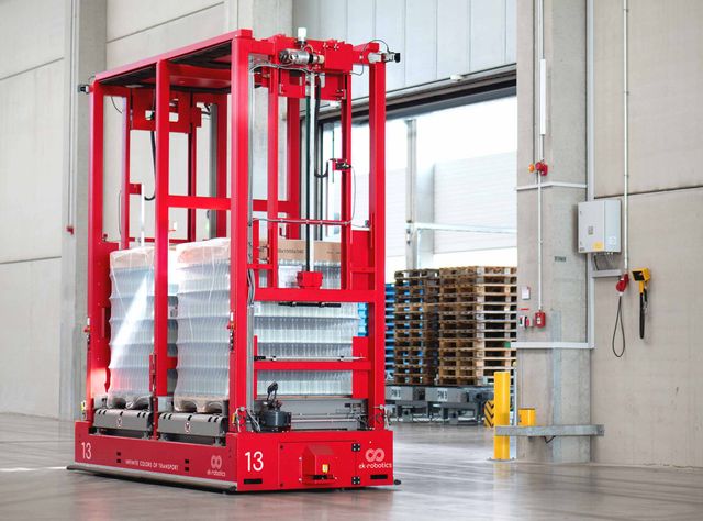 3.5 million glass containers daily: Wiegand-Glas automates with AGVs from ek robotics