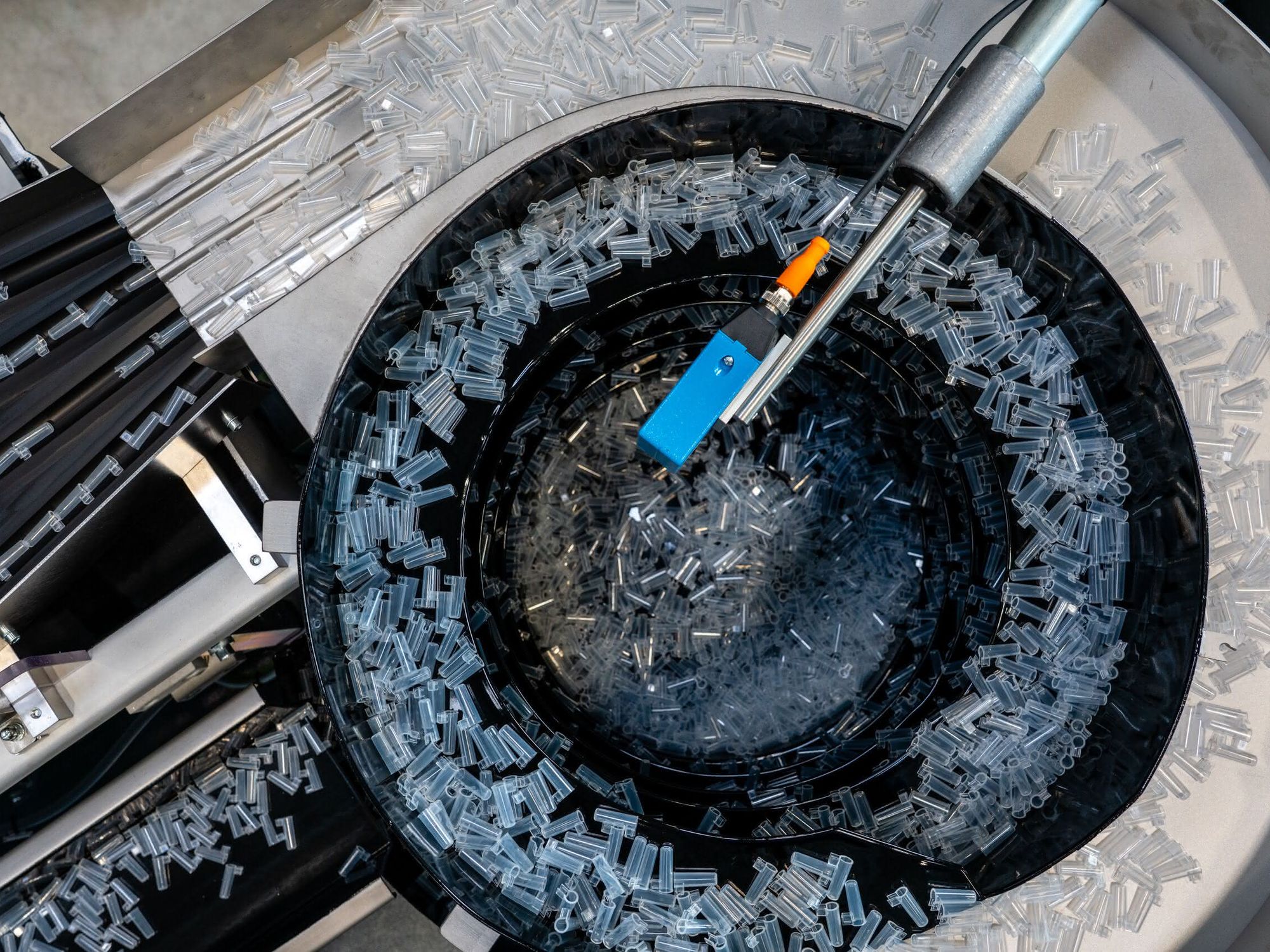 Key specifications of the 4-lane FlexType M feeding system in the RNAStandard configuration: 12-fold feeding and separation of workpieces for various applications.