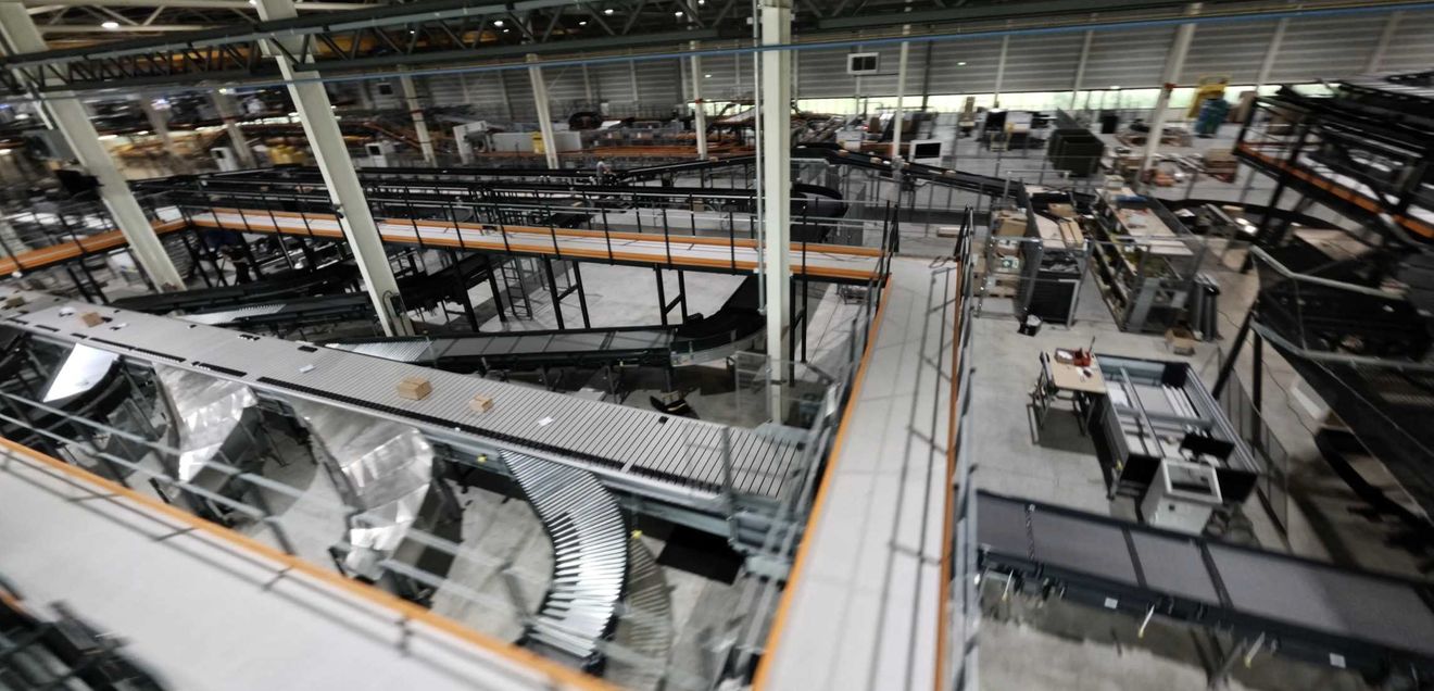 Nominiert als materialfluss Produkt des Jahres 2026: Vanderlande: Line-Sorter-System SPOX