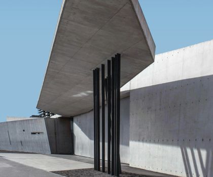 Ein Jahr Ersatzbaustoffverordnung: Ziele der Politik nicht erreicht Ein modernes Gebäude aus Beton in anspruchsvollem Design